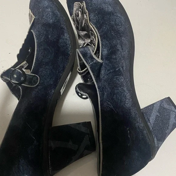 Dark Chocolate Design Black Floral Heels - Picture 4 of 4